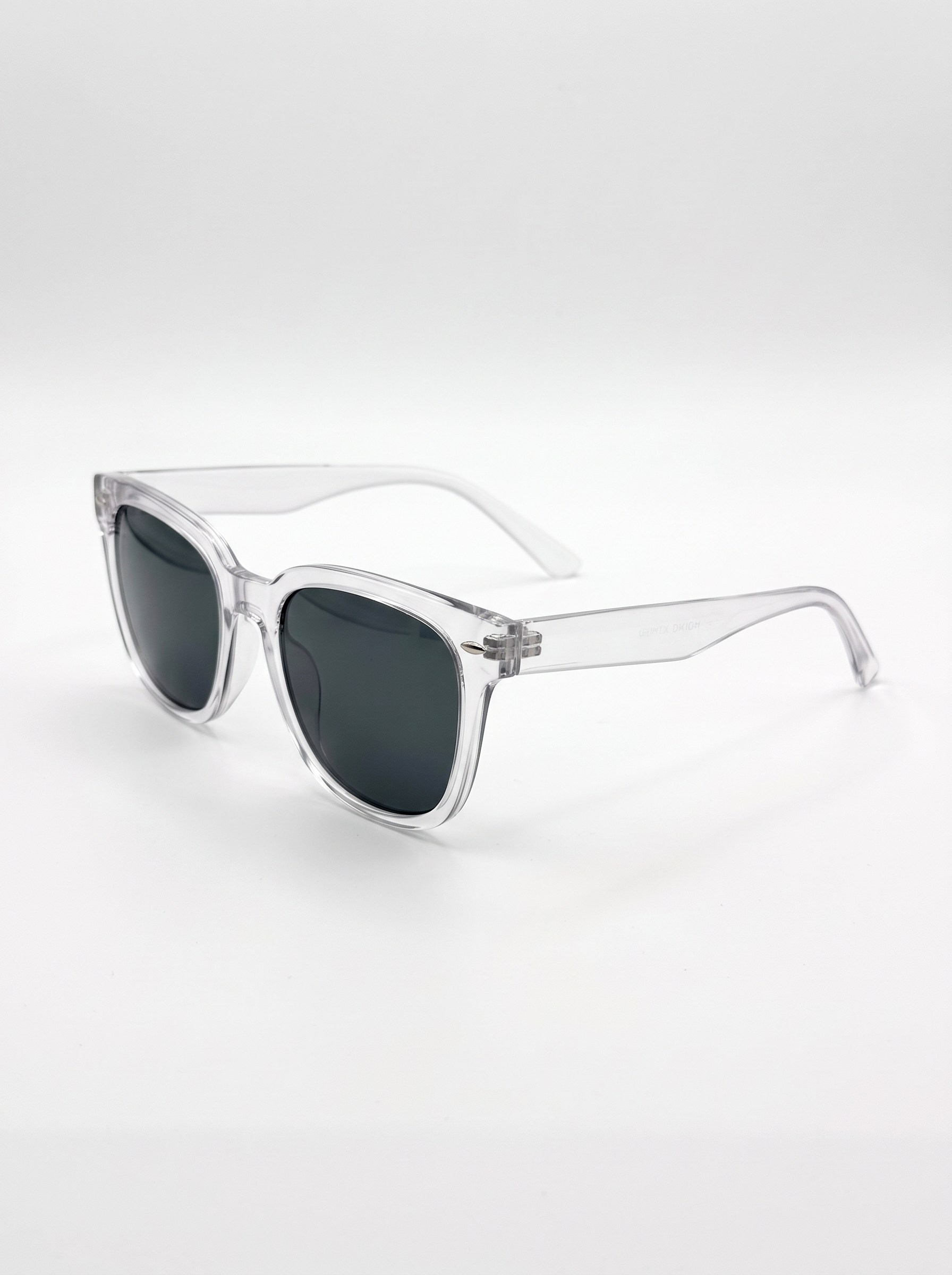 Verdun — Crystal worn on model